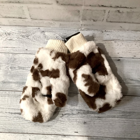 Do Everything In Love Cow Faux Fur Mittens - Picture 2 of 3